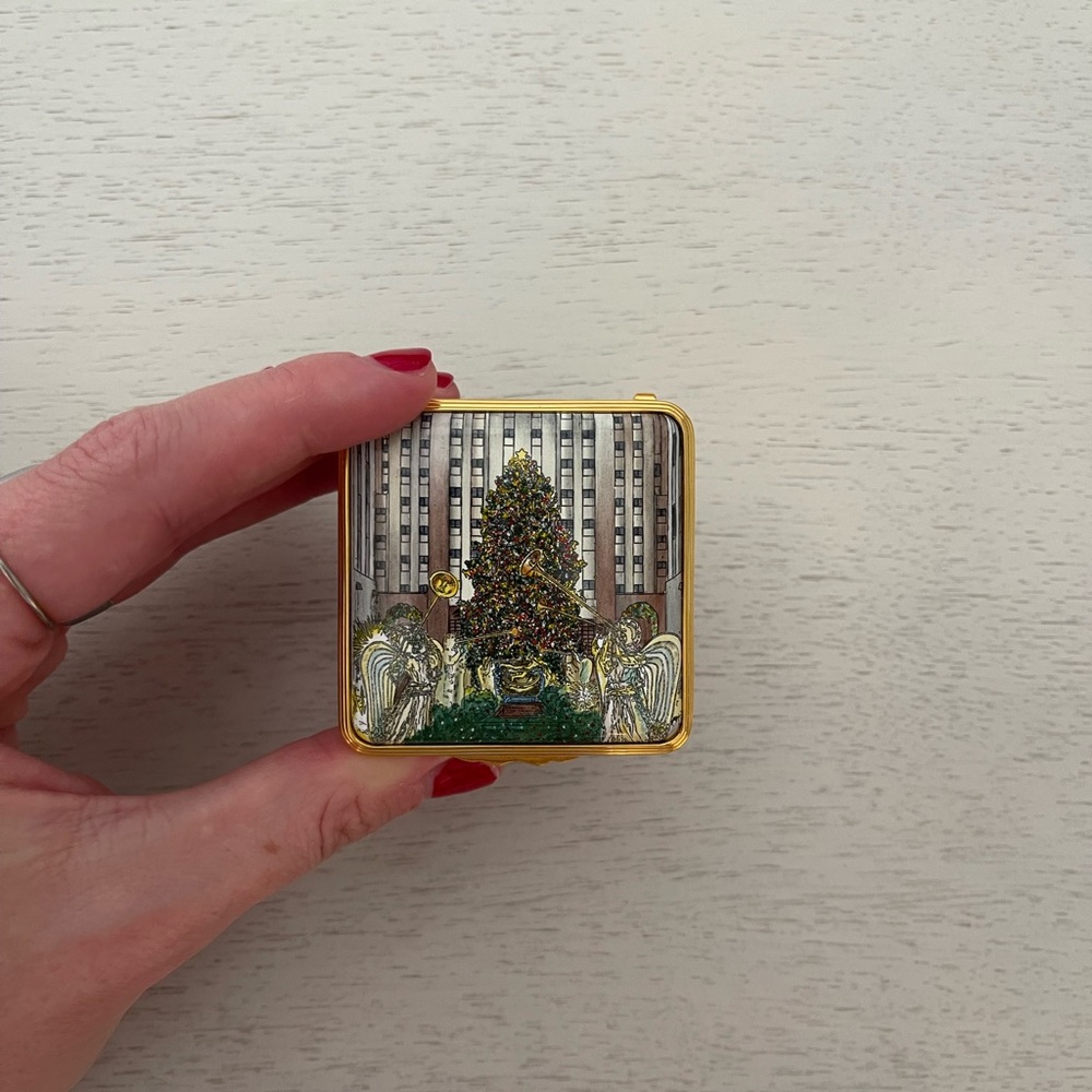 Scully and Scully Halcyon Days Rockefeller Center Enamel Box